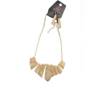 Paparazzi Necklace and Earring Set